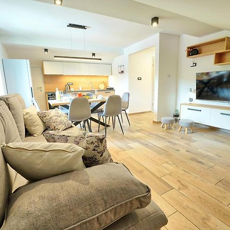 Apartments Lipa Plac โพสโตยนา ภายนอก รูปภาพ